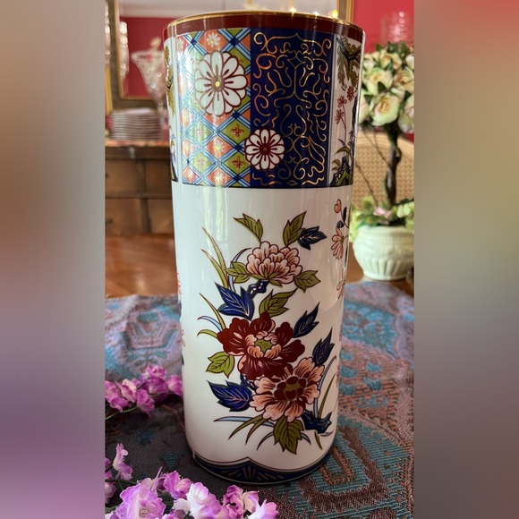 White Modernist Rippled or Crocodile Textured 11” Vase or Decor - Picture 8 of 11